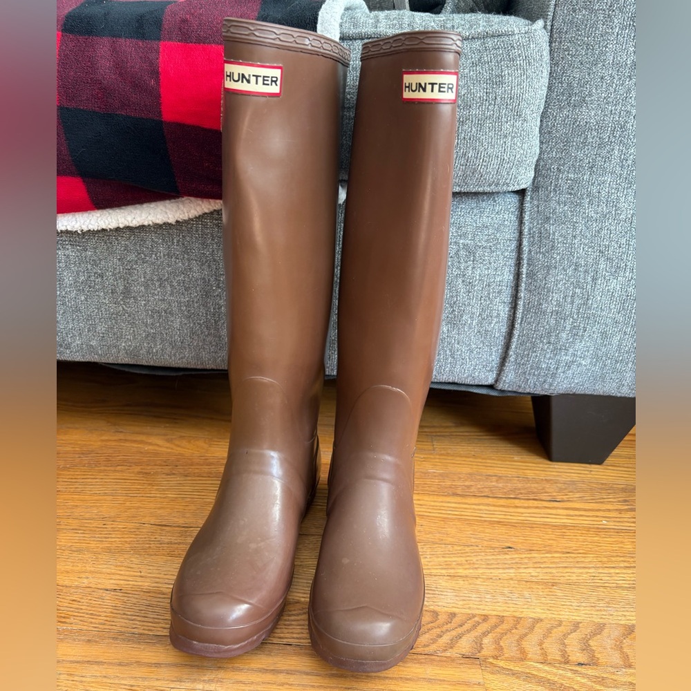 Hunter original tall boots. Brown . Size 8